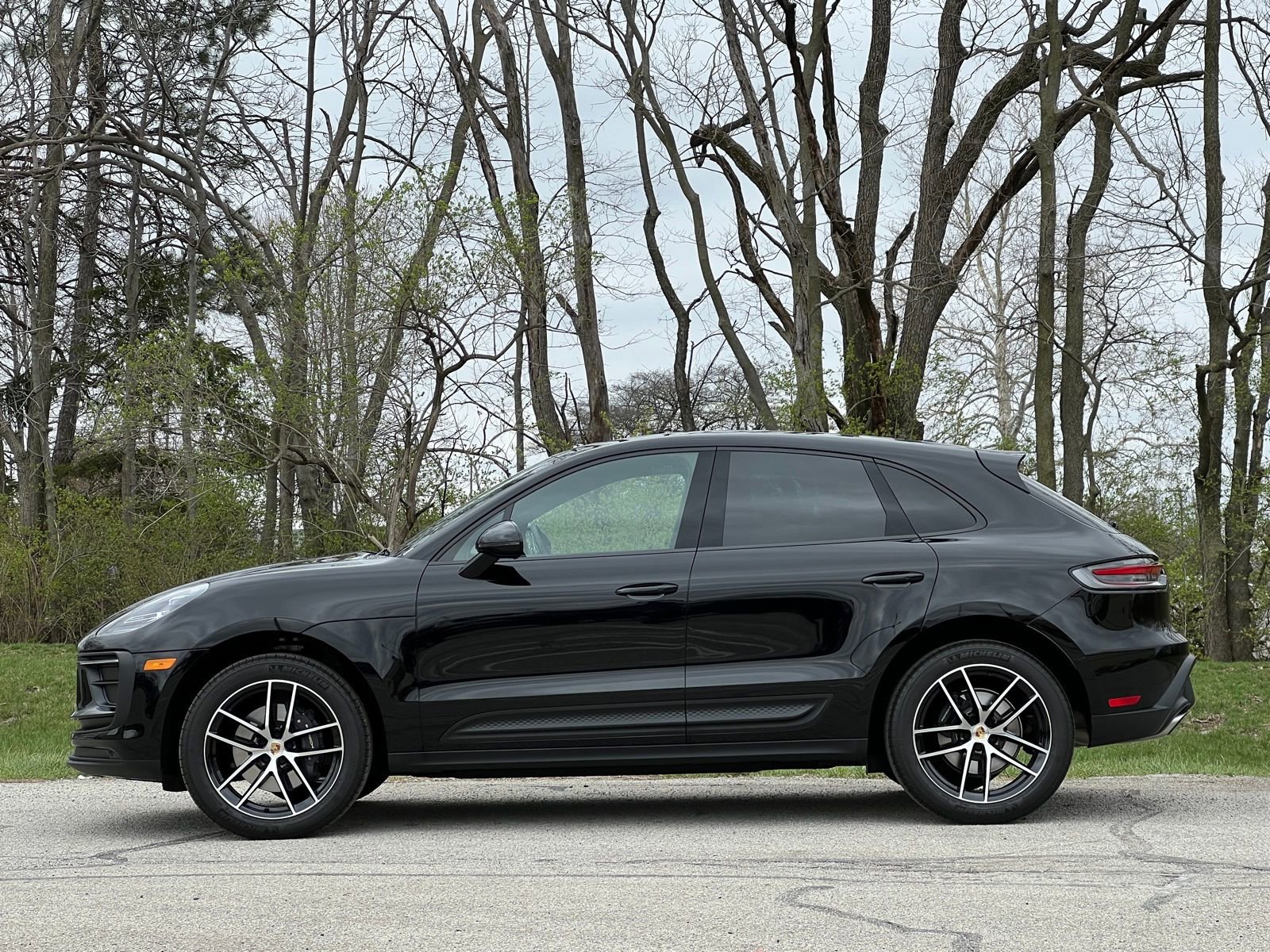 Certified 2025 Porsche Macan image 2