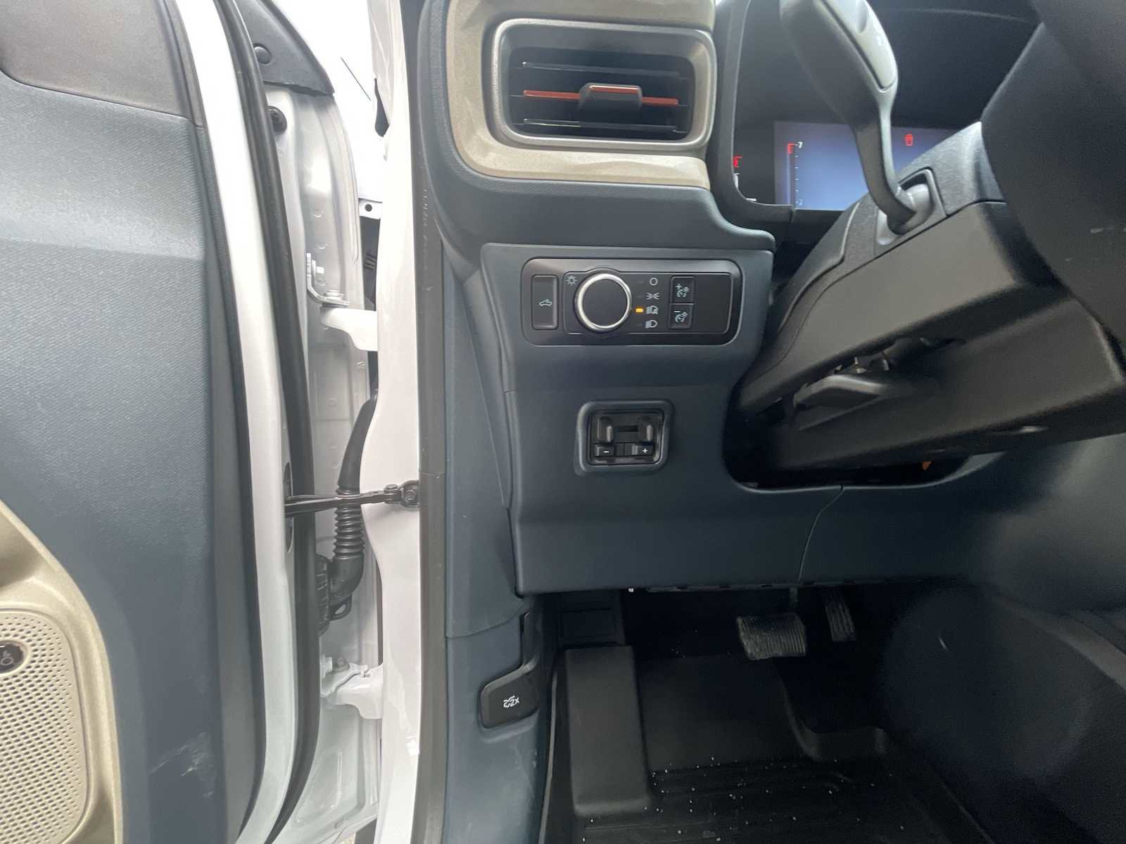 Used 2025 Ford Maverick Lariat w/ 4K Tow Package image 18