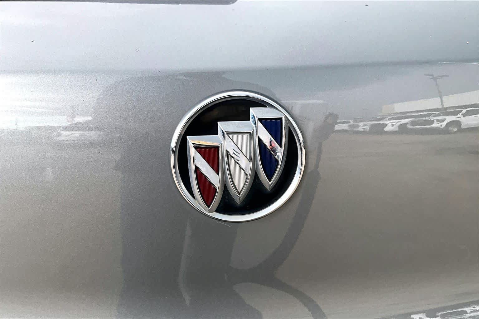 Used 2023 Buick Encore GX Select w/ Sport Touring Package FWD image 31