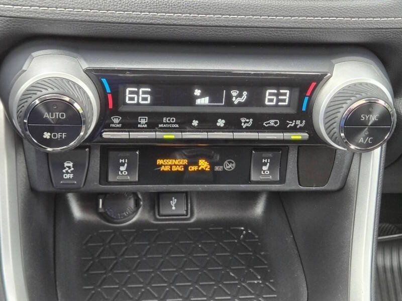 Used 2020 Toyota RAV4 XLE w/ Convenience Package image 24