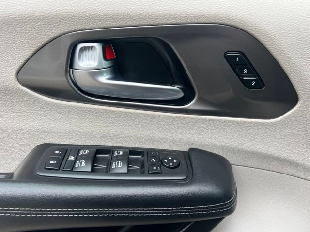Used 2019 Chrysler Pacifica Limited FWD image 27
