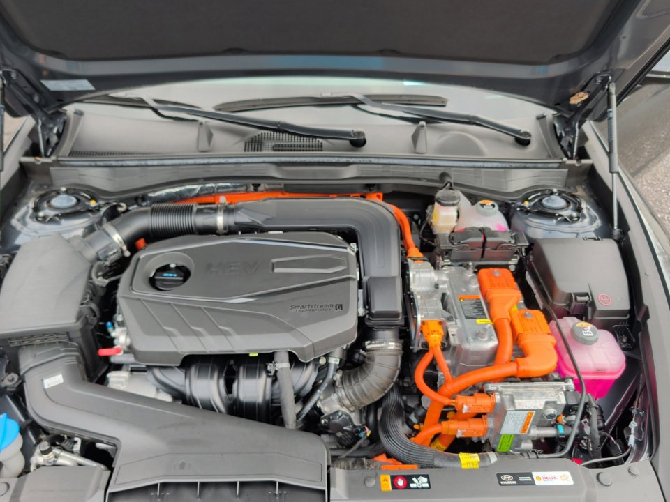 Certified 2025 Hyundai Sonata Limited FWD image 16