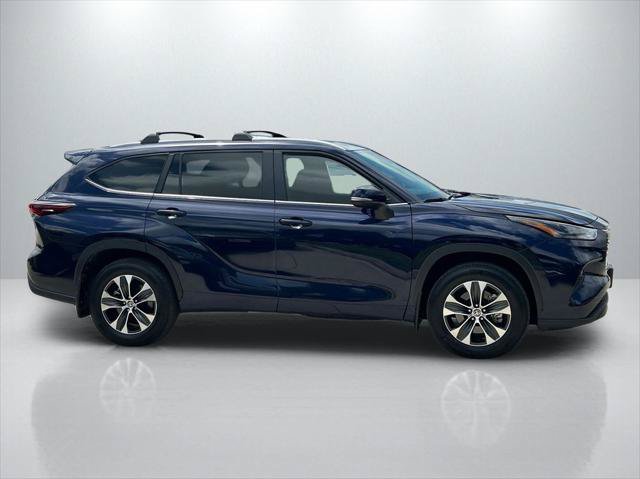 Certified 2026 Toyota Highlander XLE AWD/4WD image 4