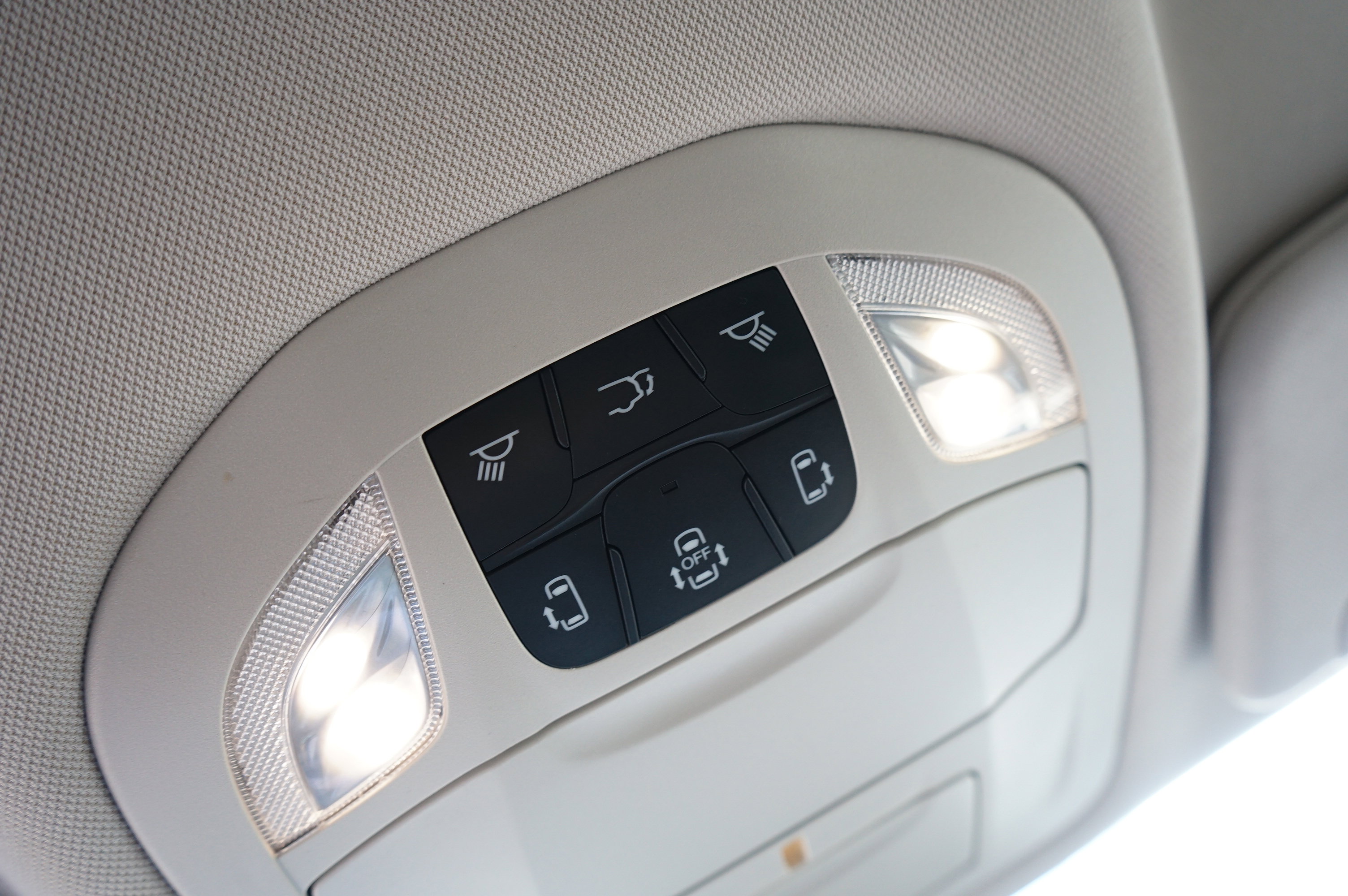 Used 2023 Chrysler Voyager LX image 25