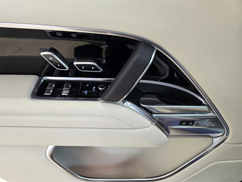 New 2025 Land Rover Range Rover SE image 15