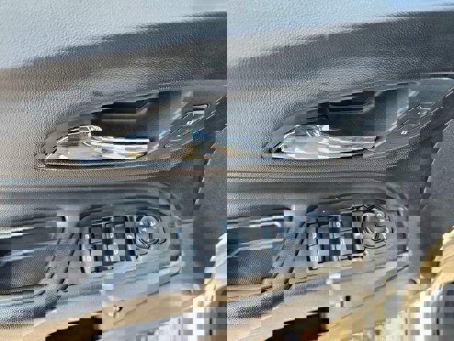 Used 2021 Chevrolet Equinox LT image 32