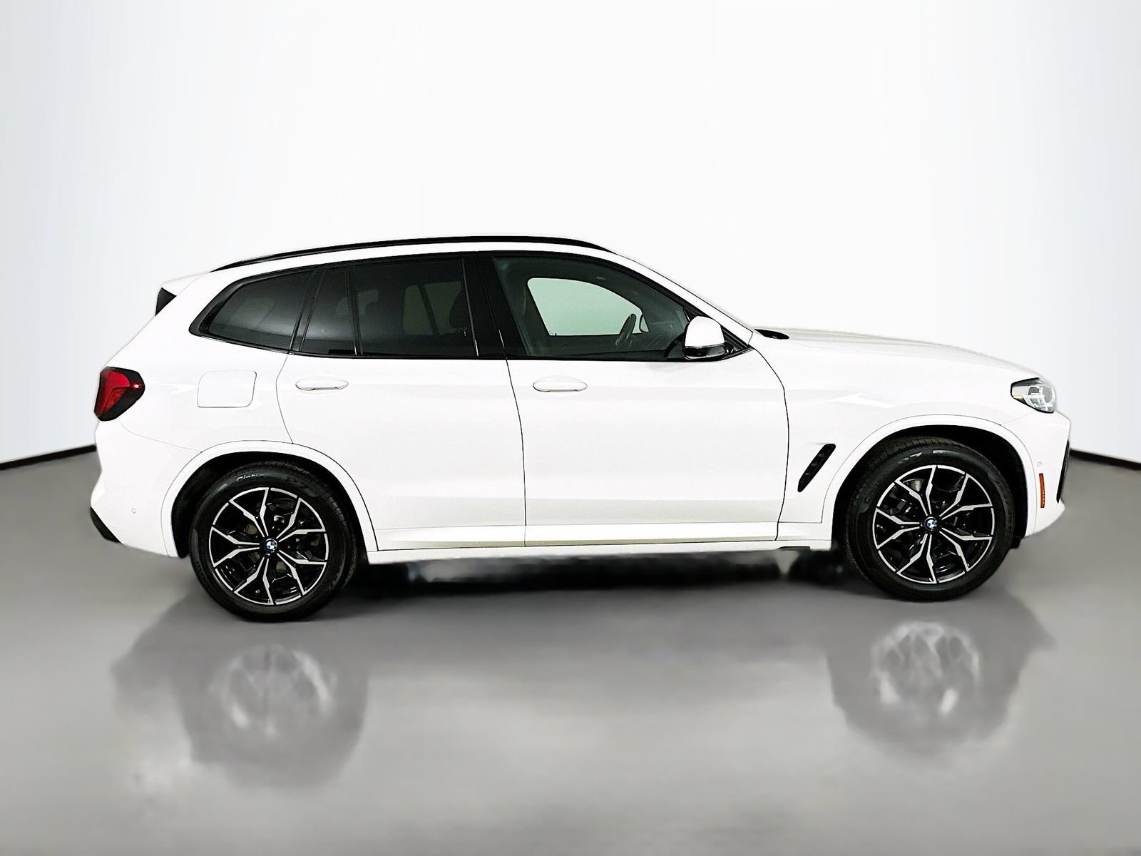 Used 2024 BMW X3 xDrive30i w/ Premium Package AWD/4WD image 4