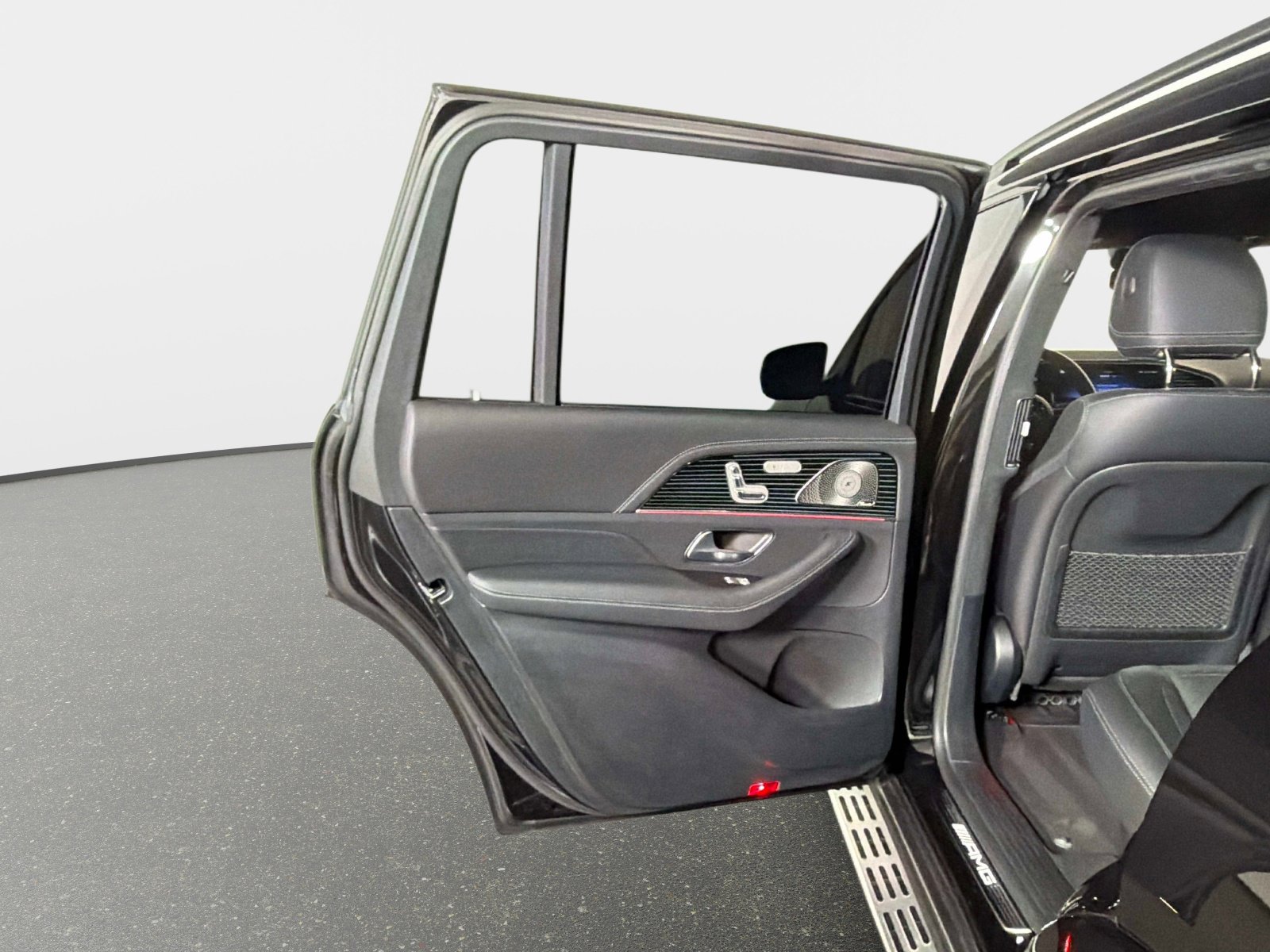 Used 2024 Mercedes-Benz GLS 63 AMG 4MATIC image 31