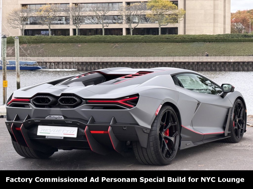 Used 2024 Lamborghini Revuelto image 8