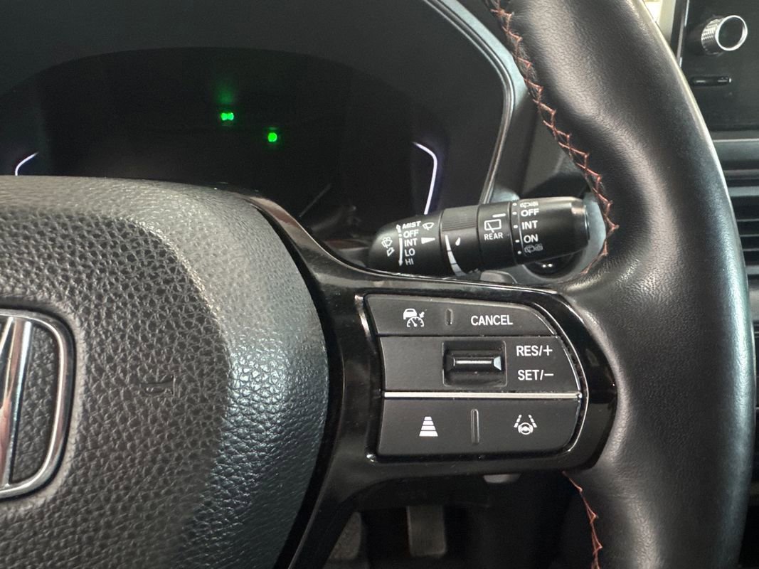 Used 2025 Honda Pilot TrailSport image 13