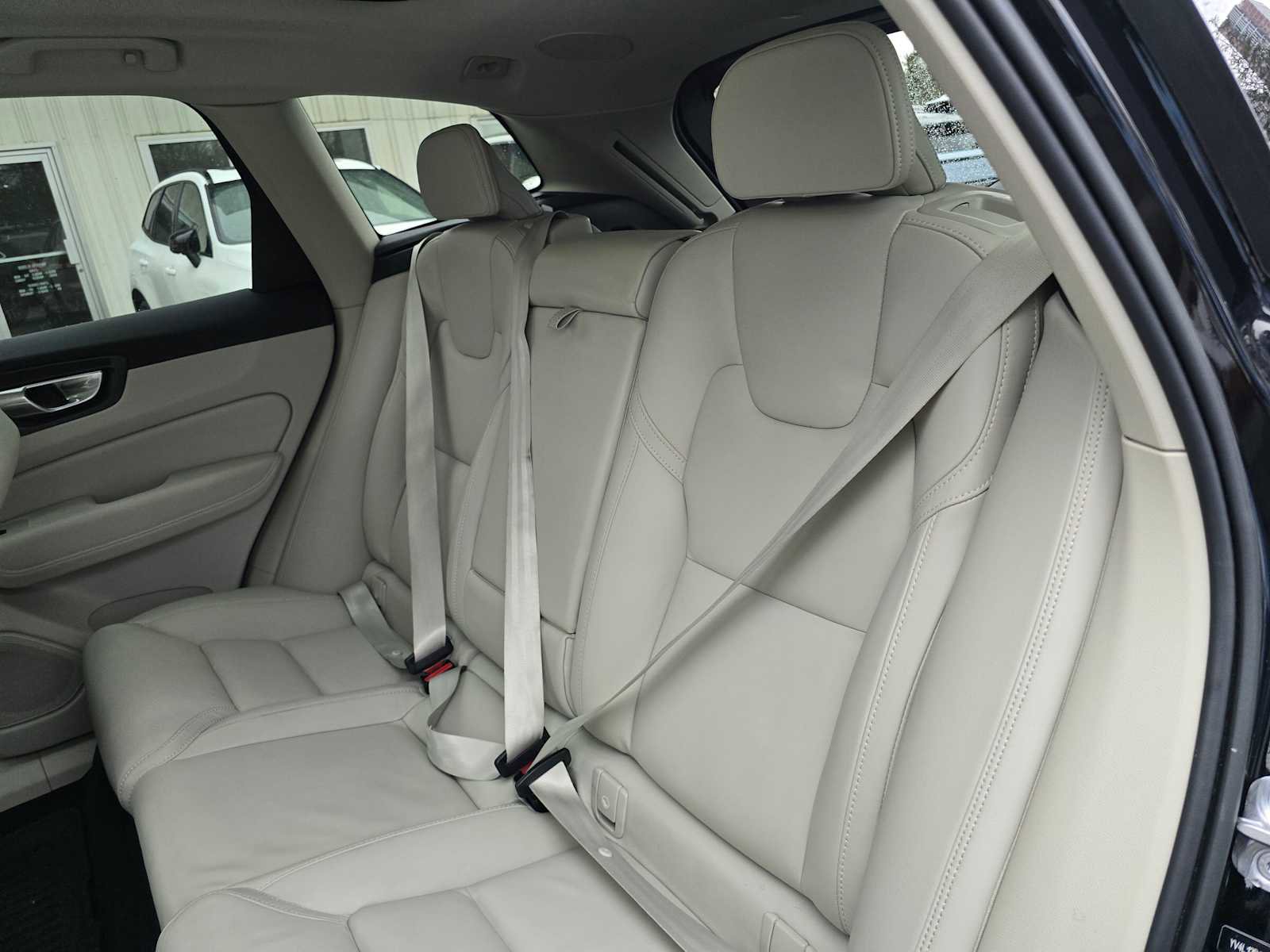 Certified 2023 Volvo XC60 B5 Ultimate w/ Climate Package image 18