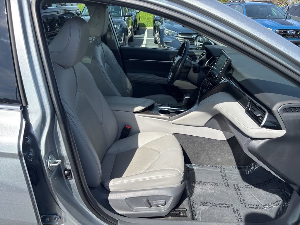 Used 2021 Toyota Camry XLE w/ Cold Weather Package image 10