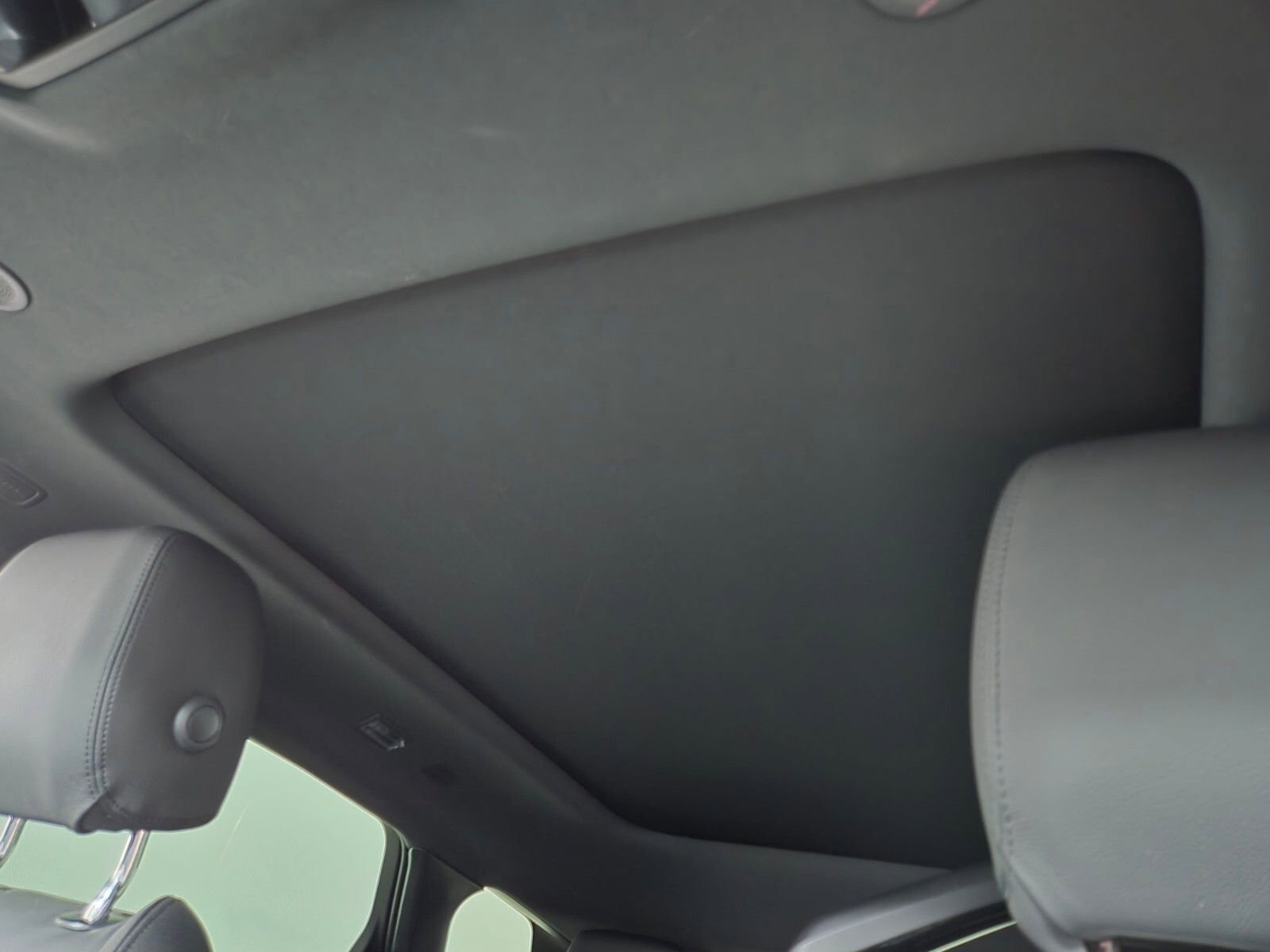 Used 2023 Land Rover Range Rover Evoque R-Dynamic S image 11