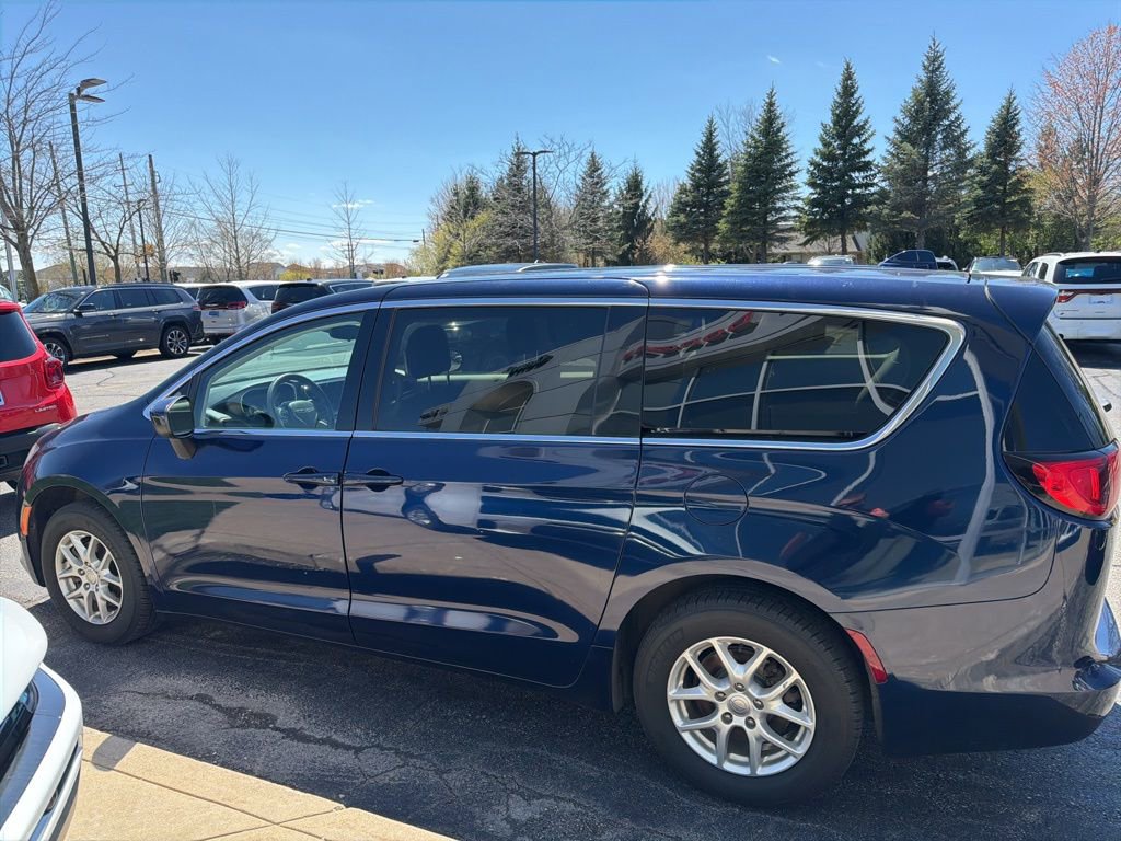 Used 2017 Chrysler Pacifica Touring FWD image 5