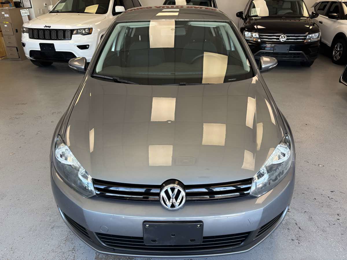 Used 2011 Volkswagen Golf 4-Door image 2