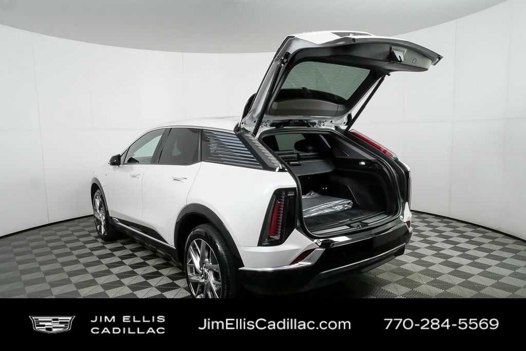 Certified 2025 Cadillac Optiq Luxury 2 w/ LPO, Floor Liner Package AWD/4WD image 30