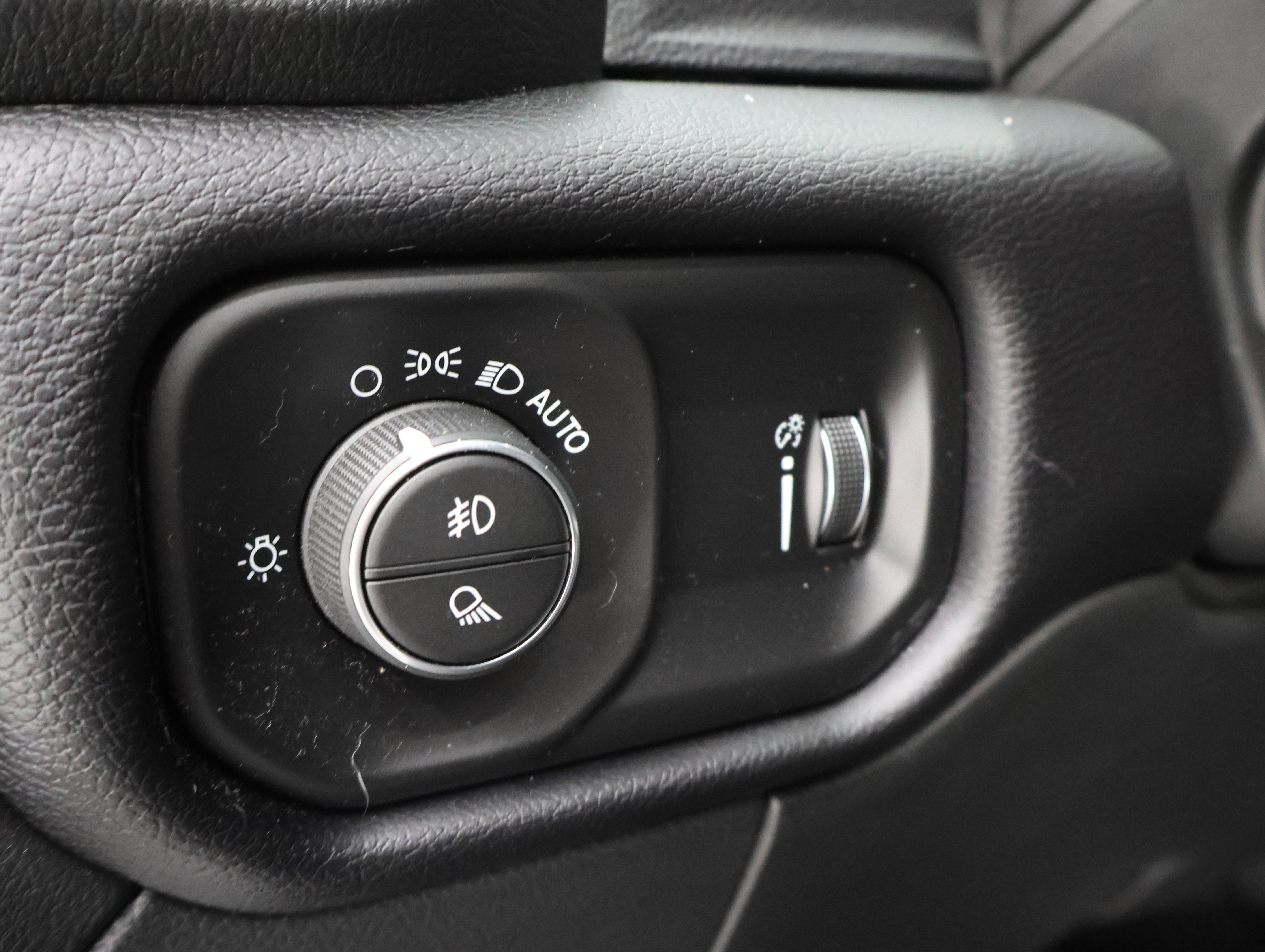Used 2022 RAM 2500 Big Horn w/ Night Edition AWD/4WD image 39