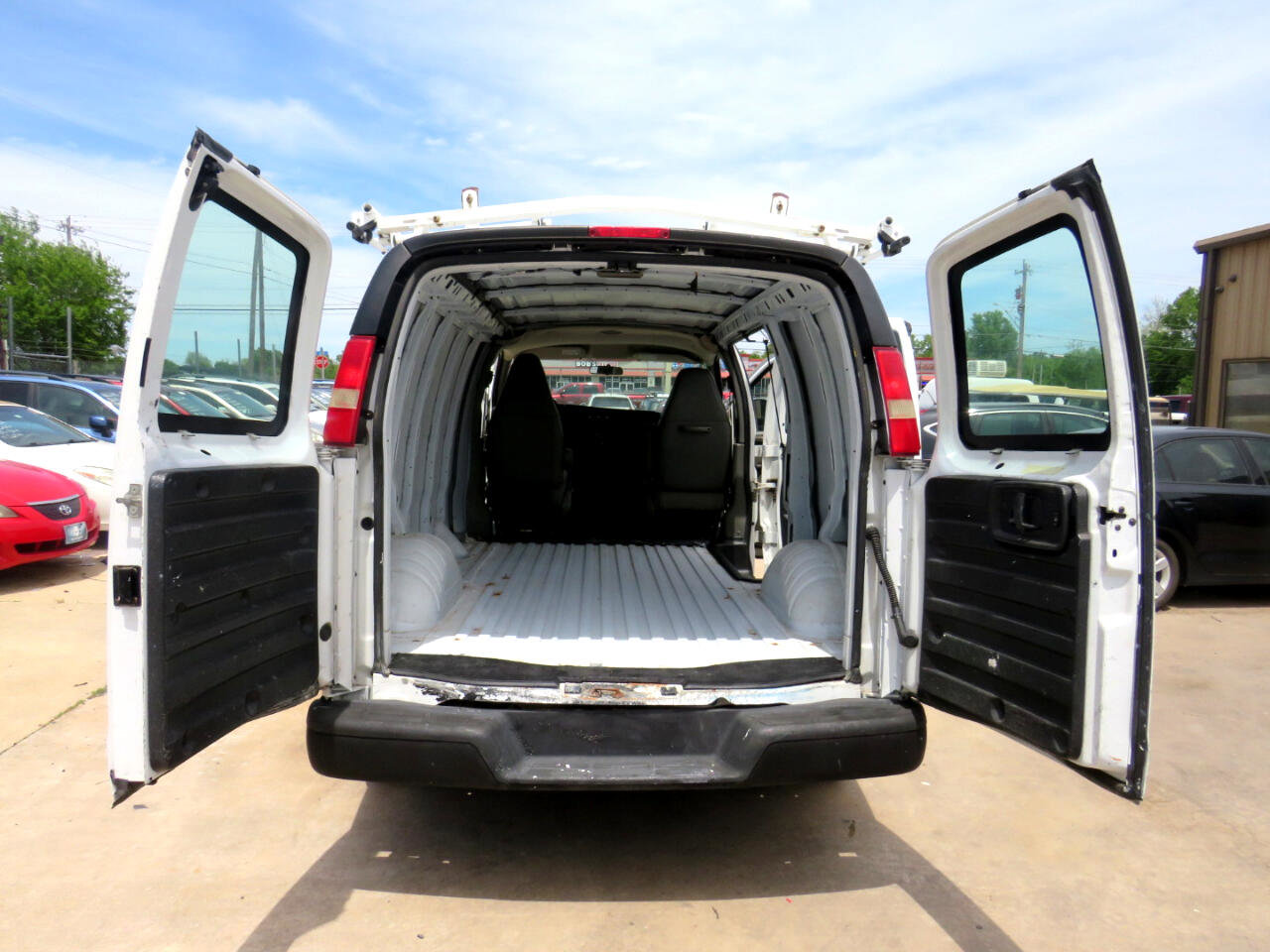 Used 2008 Chevrolet Express 1500 image 24