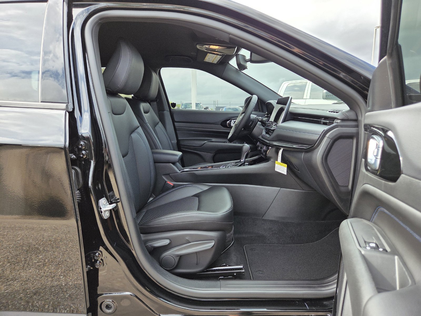 New 2026 Jeep Compass Latitude AWD/4WD image 19
