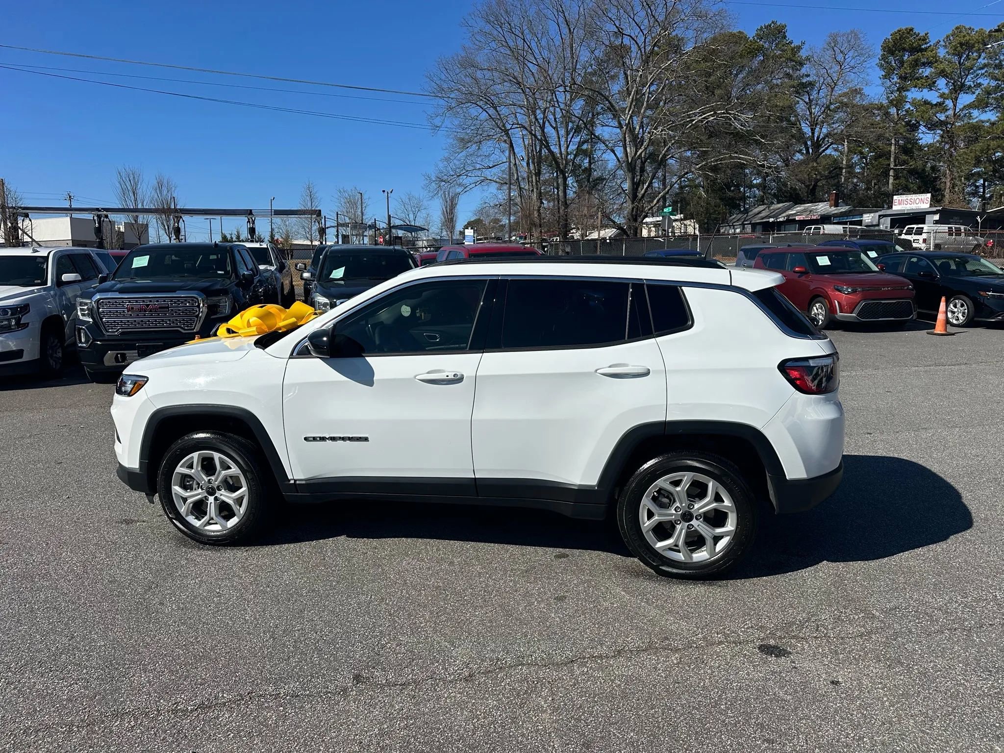 Used 2025 Jeep Compass Latitude AWD/4WD image 5