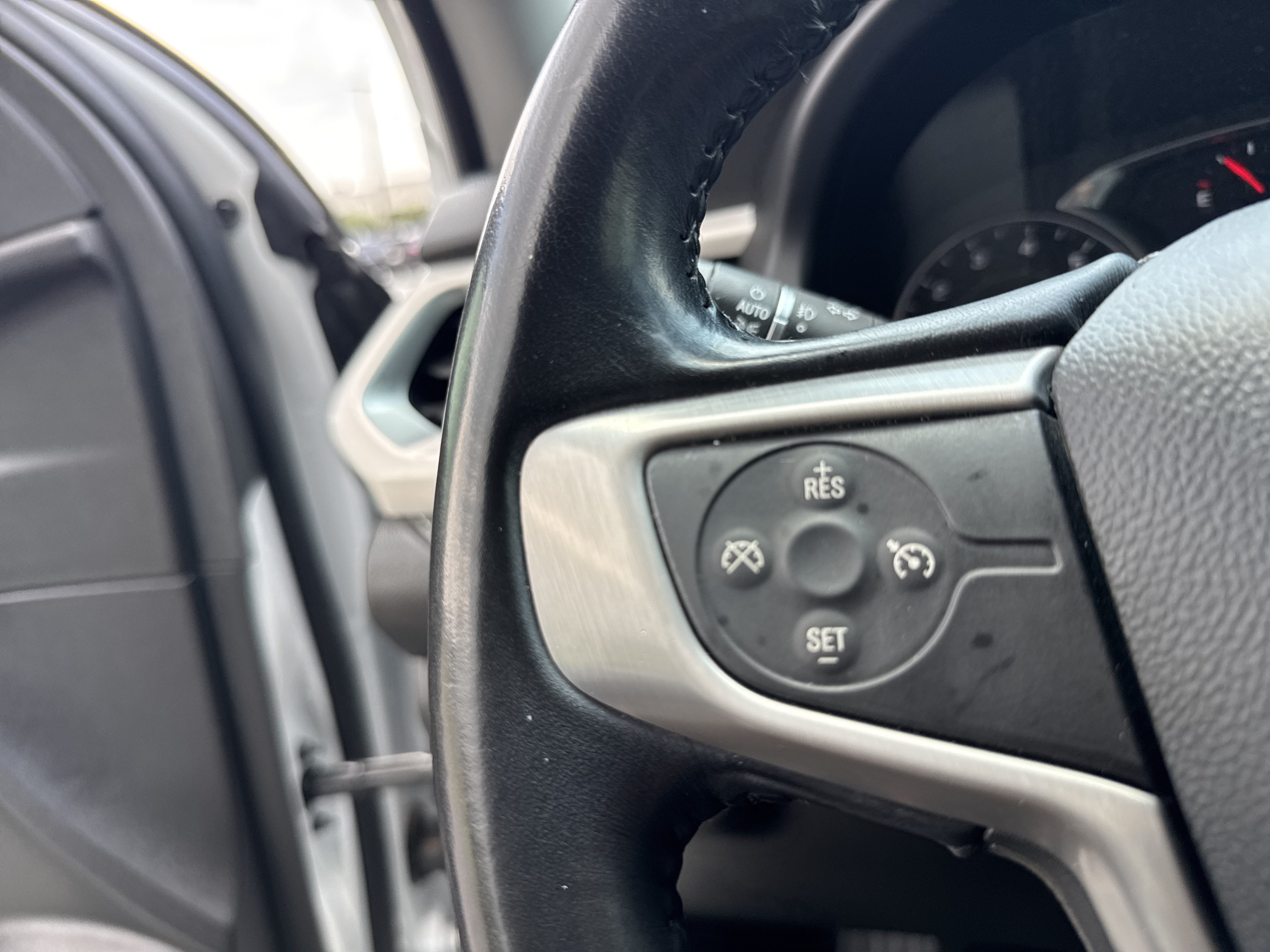 Used 2020 GMC Acadia SLE FWD image 18