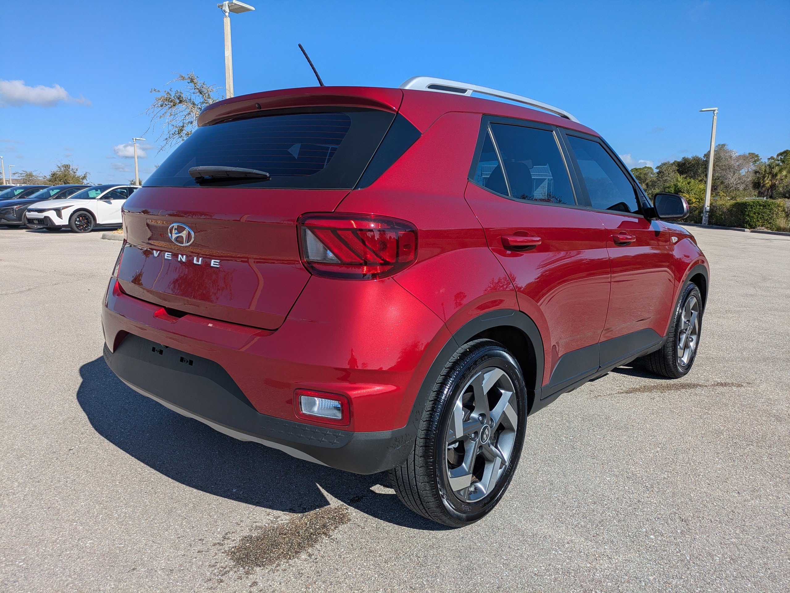 Used 2024 Hyundai Venue SEL image 5