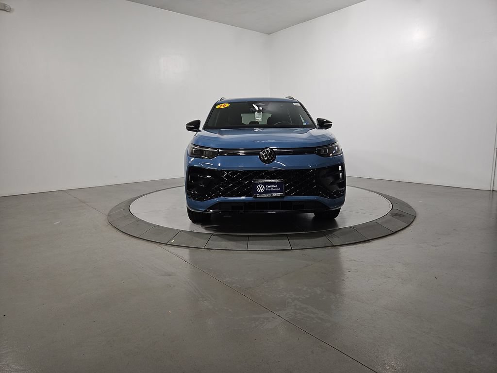 Certified 2025 Volkswagen Tiguan SE R-Line AWD/4WD image 9