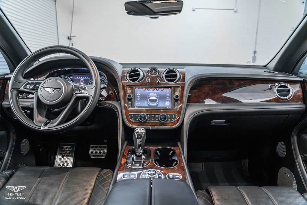 Used 2017 Bentley Bentayga AWD/4WD image 4