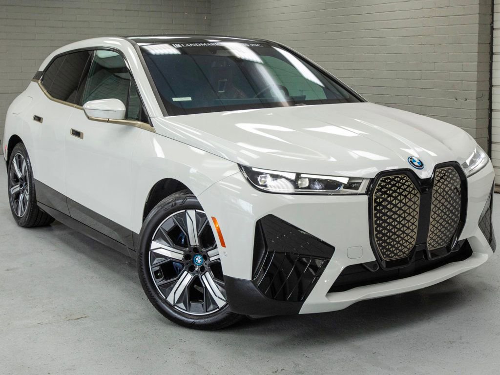 Used 2023 BMW iX xDrive50 w/ Premium Package AWD/4WD image 6
