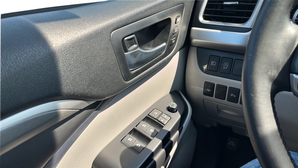 Used 2018 Toyota Highlander Limited AWD/4WD image 16