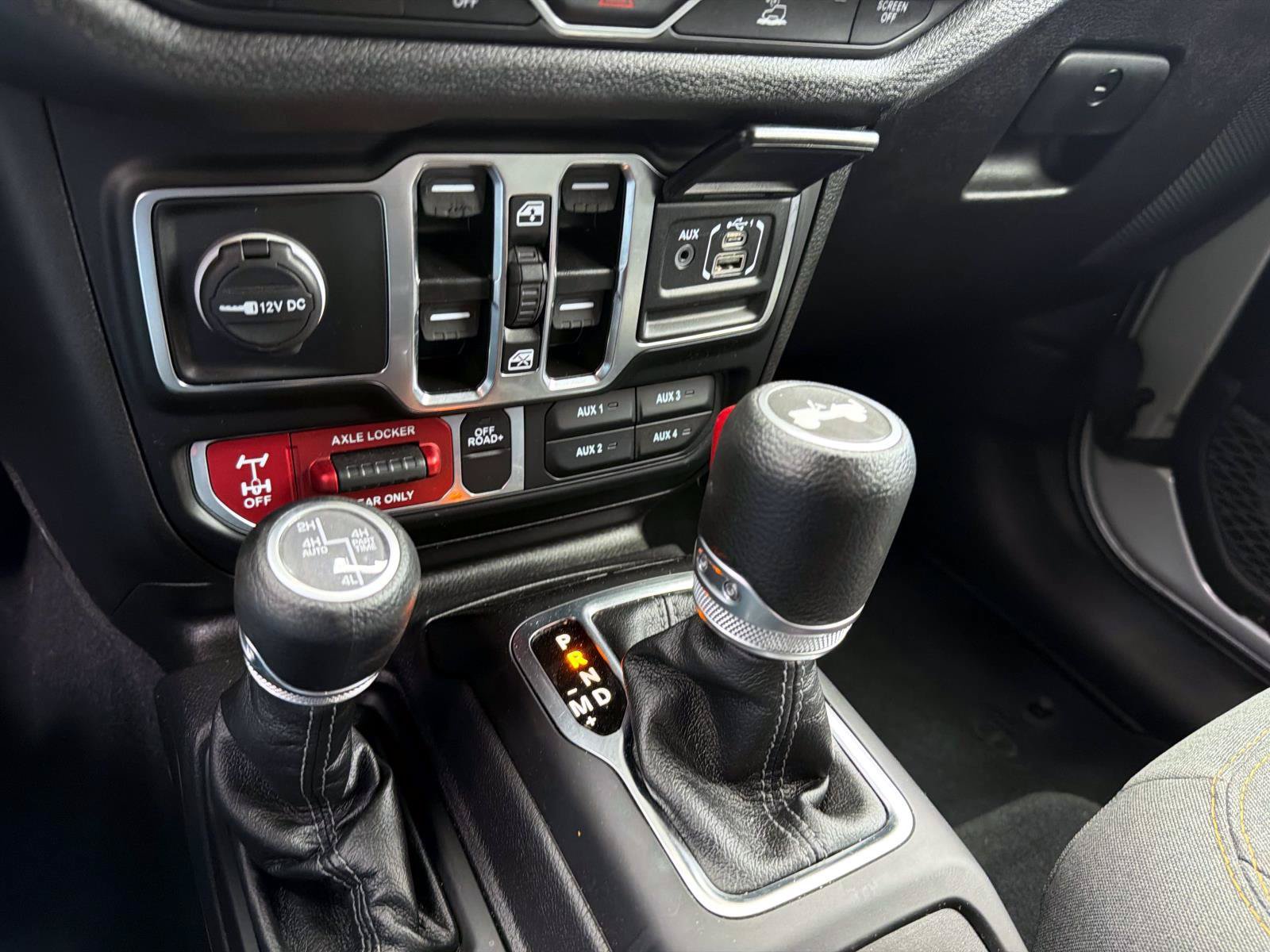 Used 2024 Jeep Wrangler Unlimited AWD/4WD image 22