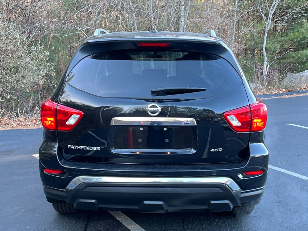 Used 2017 Nissan Pathfinder S image 4