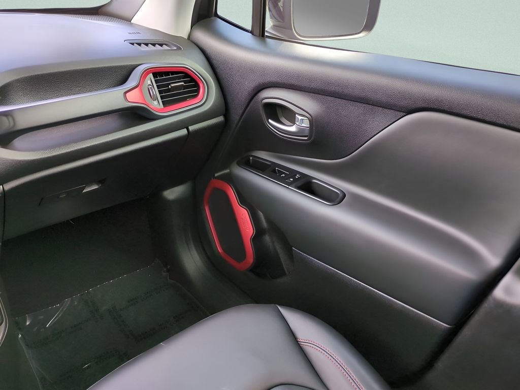 Used 2022 Jeep Renegade Trailhawk image 17
