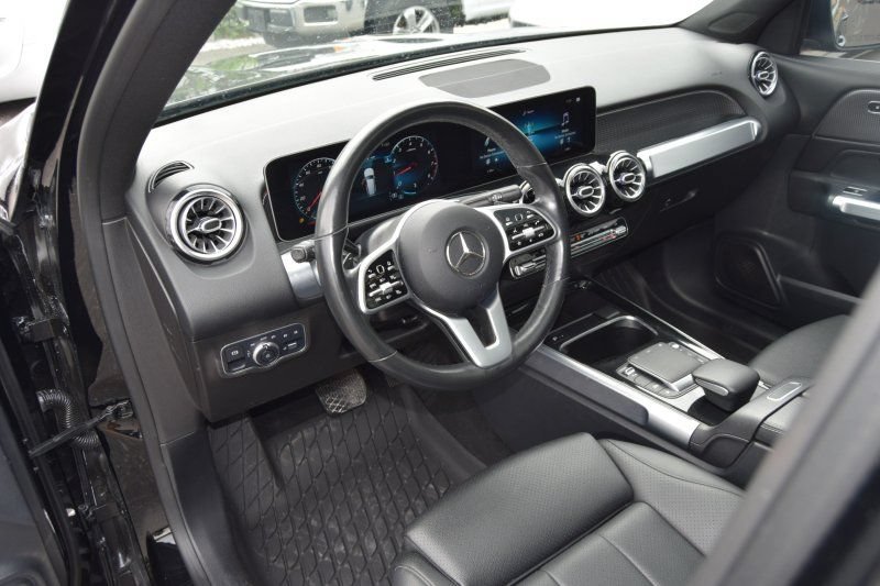 Used 2021 Mercedes-Benz GLB 250 4MATIC w/ Premium Package image 18