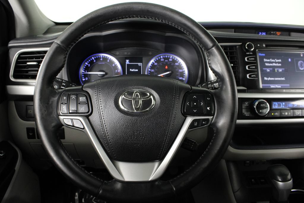 Used 2019 Toyota Highlander XLE AWD/4WD image 9