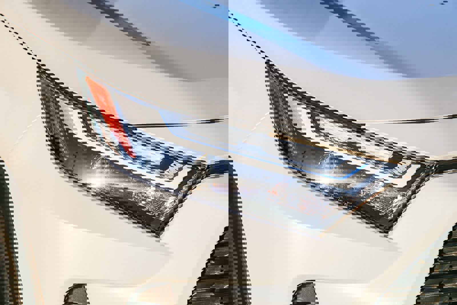 Used 2023 Toyota RAV4 XLE Premium image 4