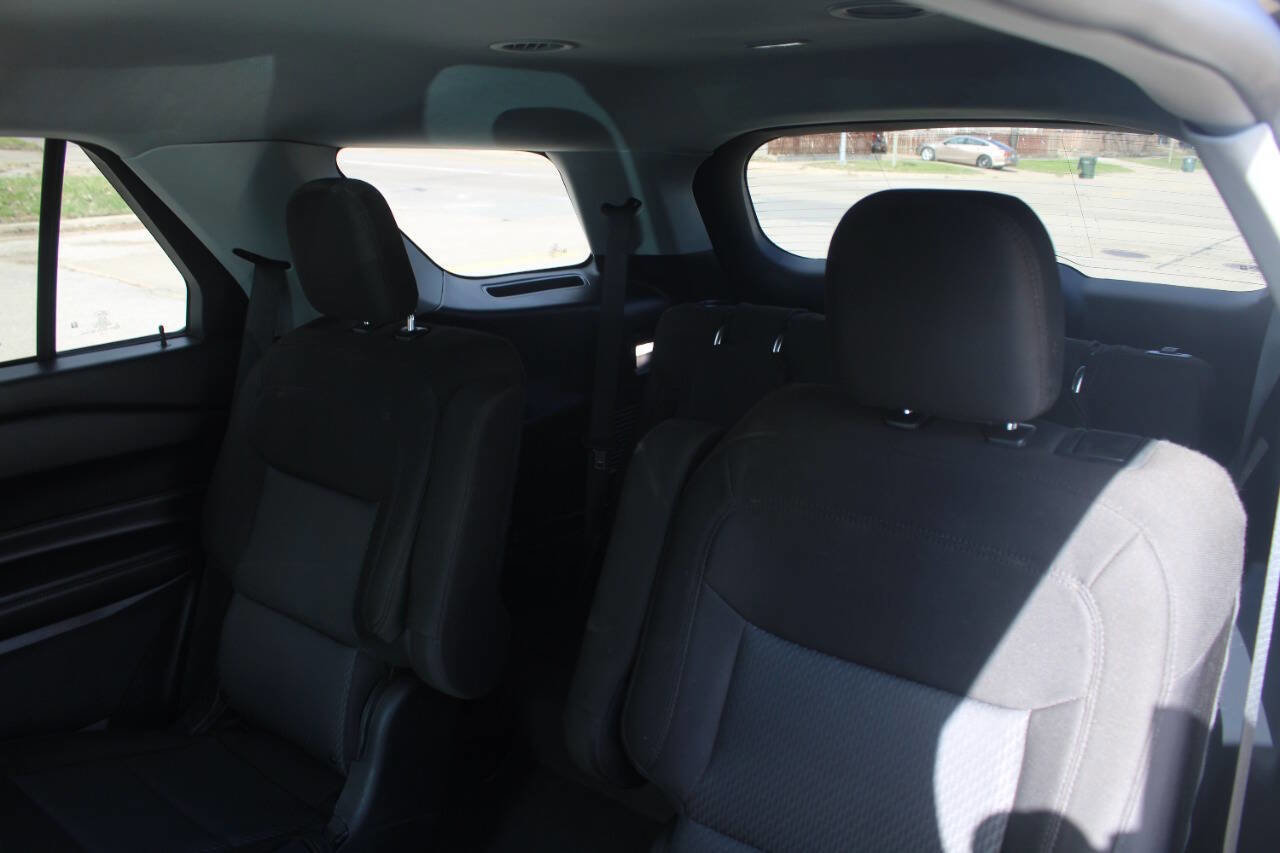 Used 2022 Ford Explorer XLT image 17