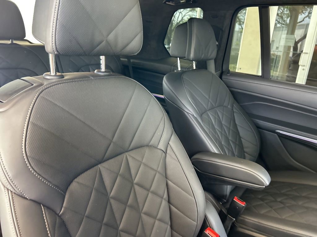 Used 2024 BMW X7 xDrive40i w/ M Sport Package image 34