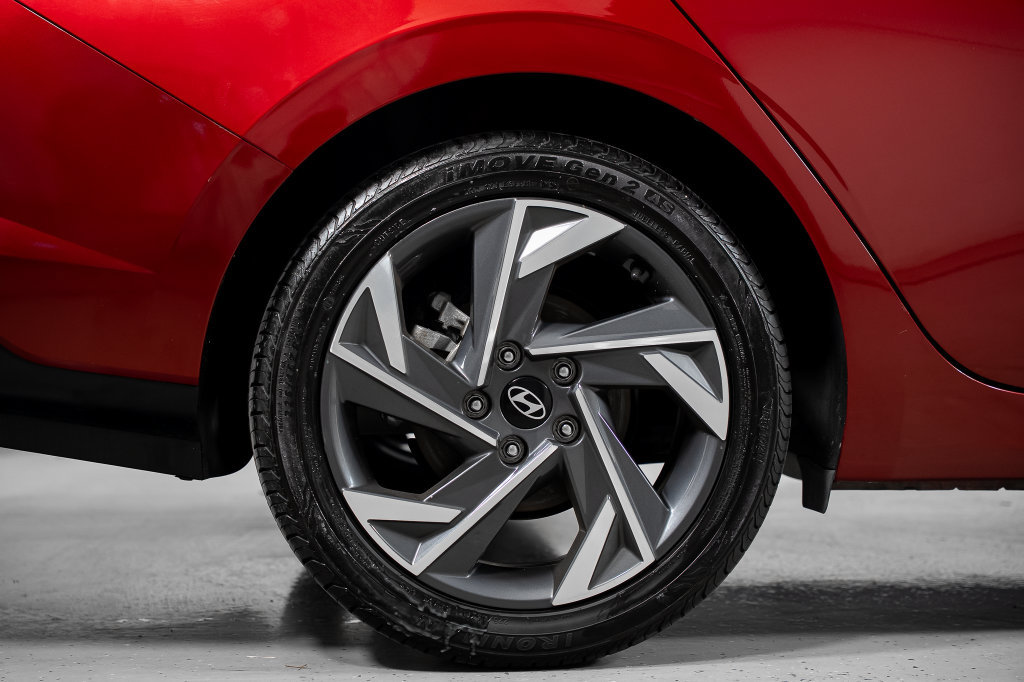 Certified 2025 Hyundai Elantra SEL FWD image 7