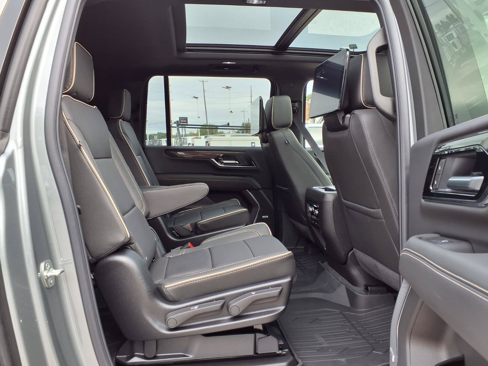 New 2027 GMC Yukon XL Elevation w/ Elevation Premium Package AWD/4WD image 22
