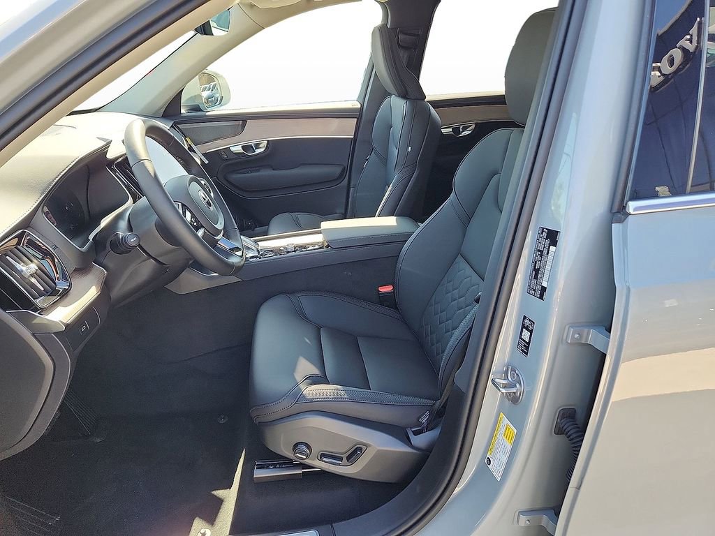 New 2026 Volvo XC90 B6 Plus w/ Protection Package Premier image 14