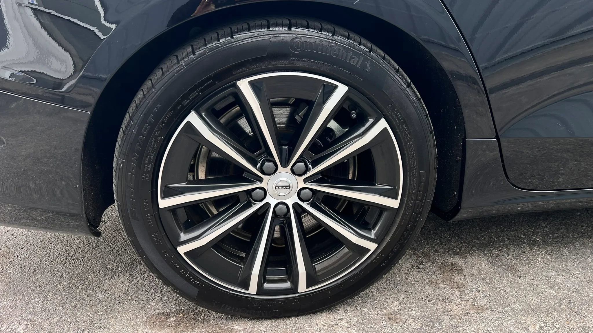 Used 2023 Volvo S60 T8 Plus image 12