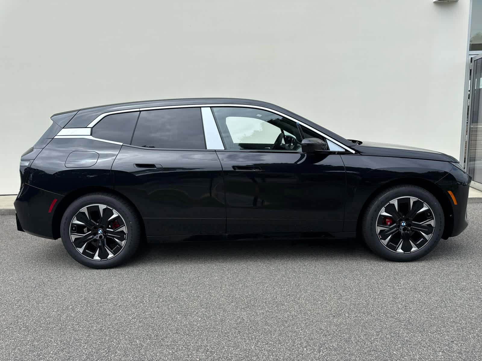 New 2026 BMW iX xDrive60 w/ M Sport Package image 3