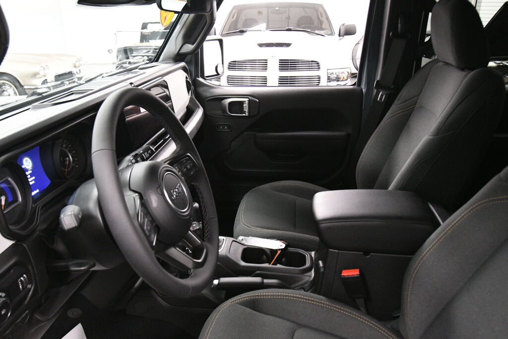Used 2026 Jeep Wrangler Unlimited Sport AWD/4WD image 19