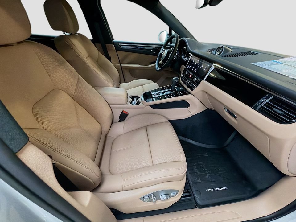New 2026 Porsche Macan AWD/4WD image 30