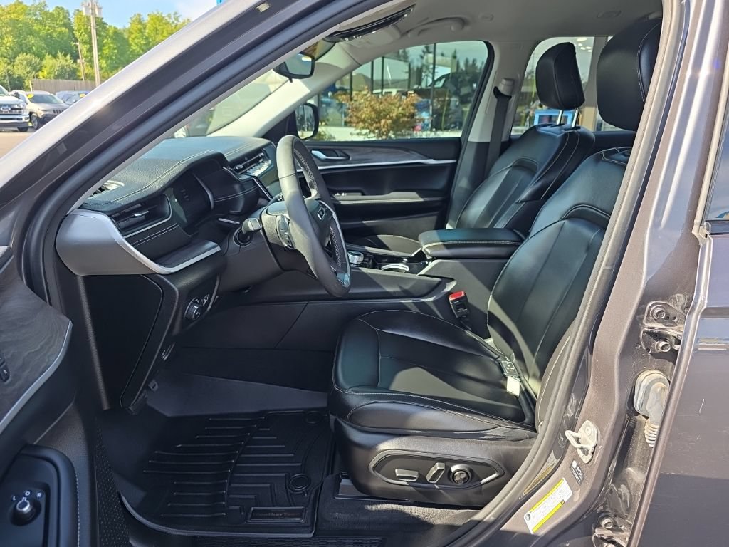 Used 2023 Jeep Grand Cherokee L Limited AWD/4WD image 21