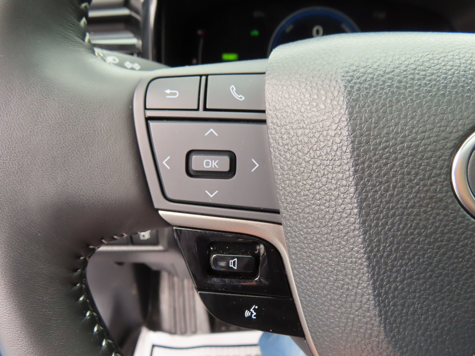 Used 2025 Toyota Camry SE w/ Multimedia Upgrade Package image 19