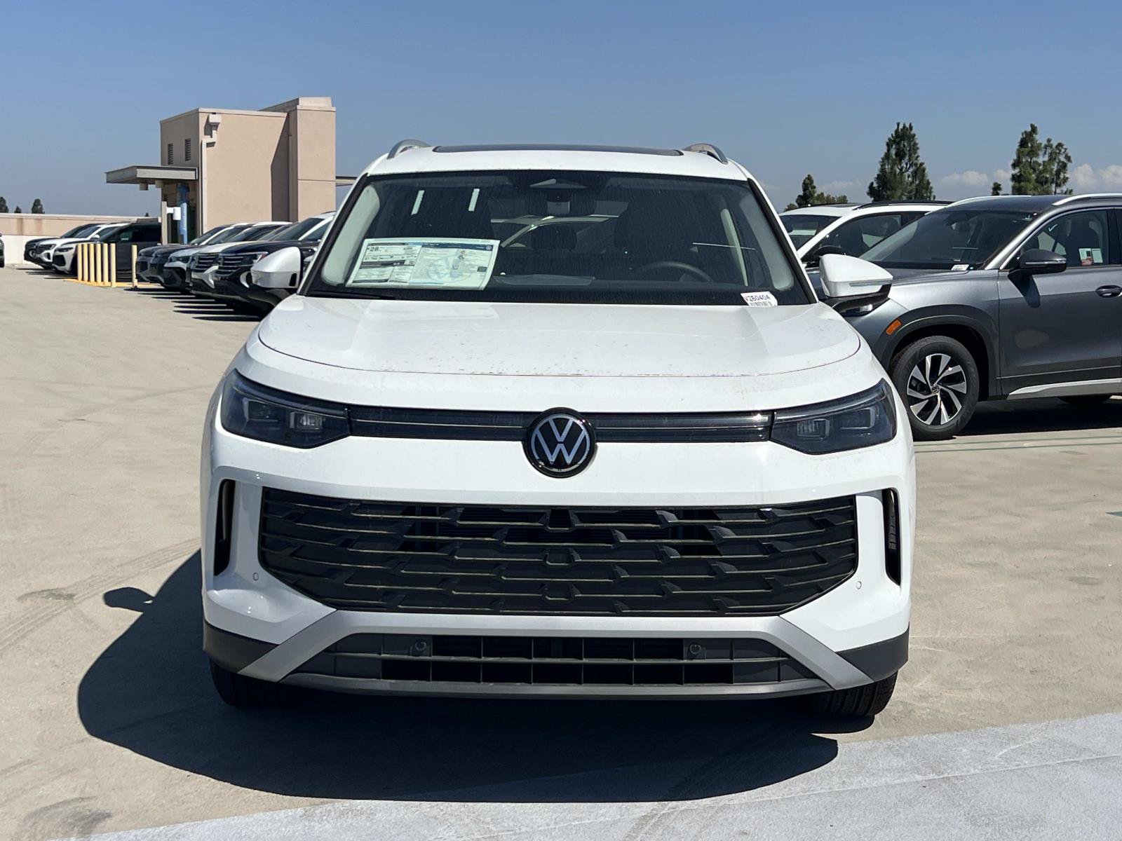 New 2026 Volkswagen Tiguan SE FWD image 4
