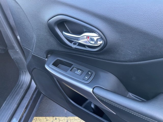 Used 2022 Jeep Cherokee Limited image 56