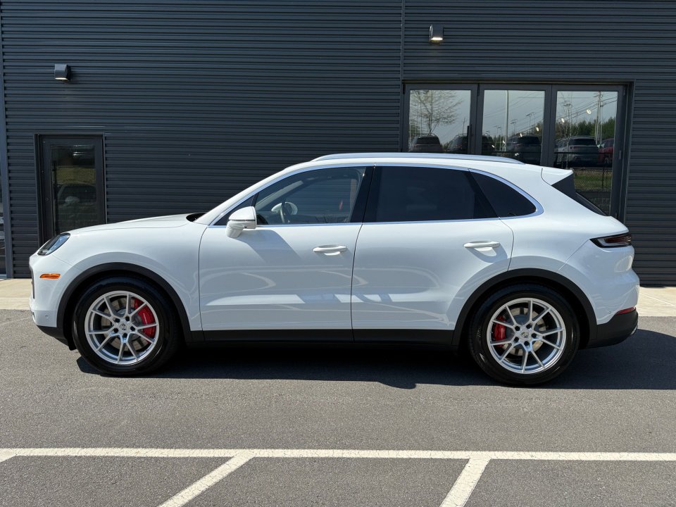 Certified 2025 Porsche Cayenne S image 2
